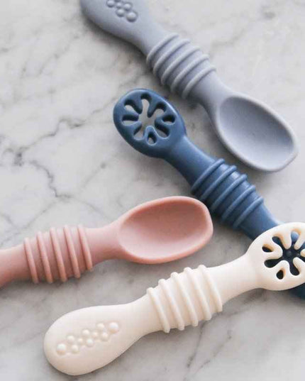 Les cuillères d'apprentissage en silicone