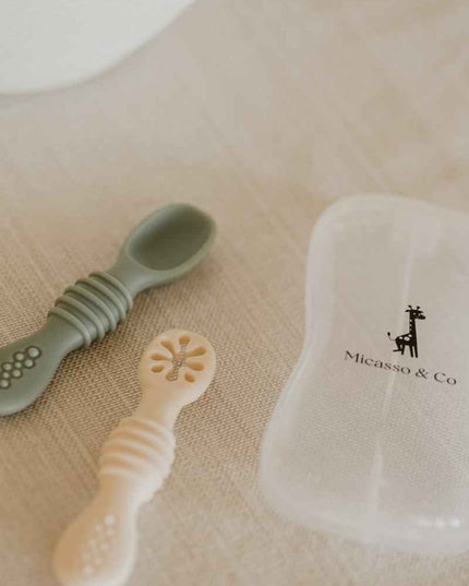 Les cuillères d'apprentissage en silicone