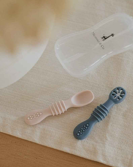 Les cuillères d'apprentissage en silicone