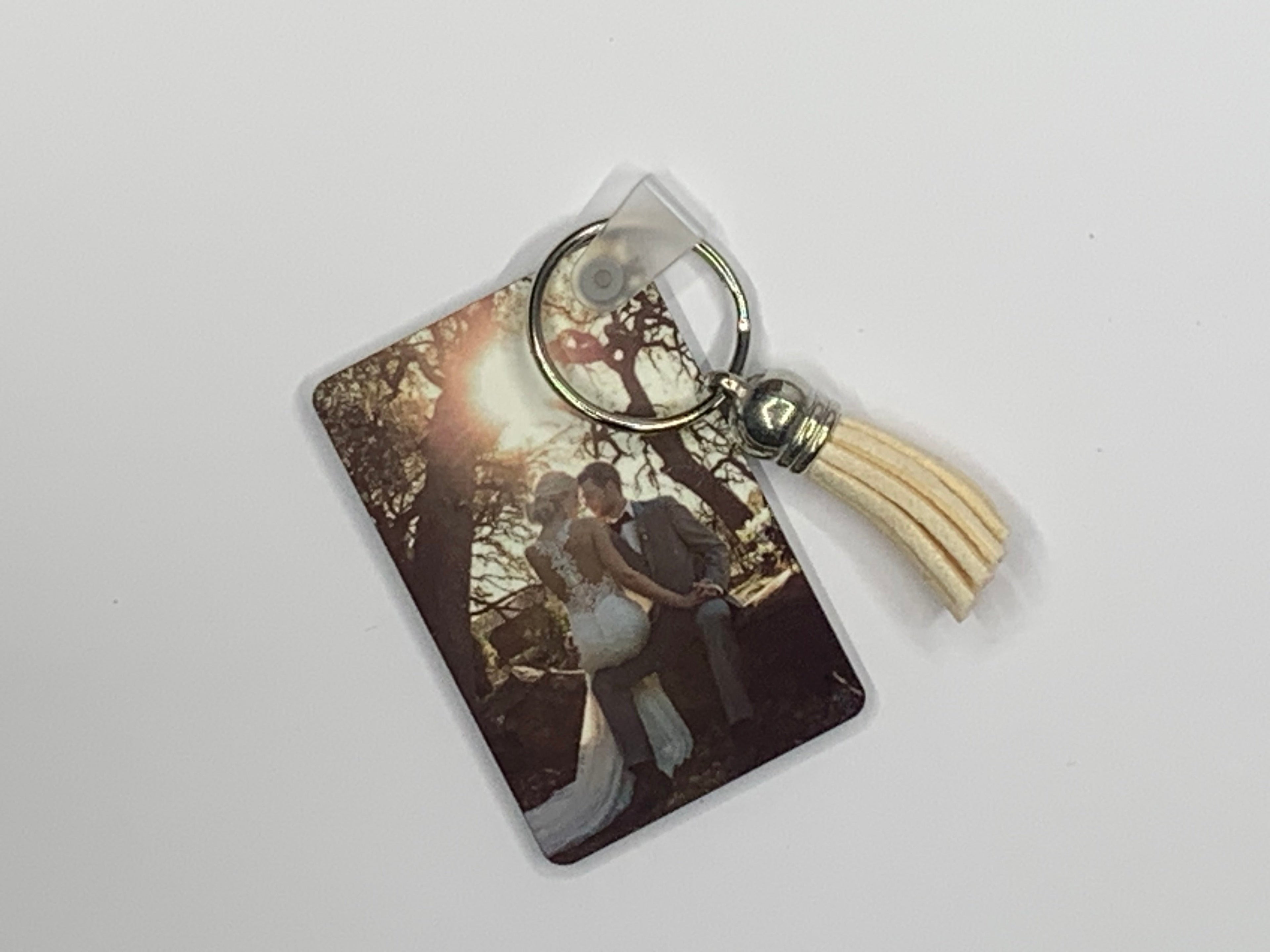 Souvenir gravé – Porte - clé personnalisé pour mariage, baptême et moments précieux - L'Atelier 9 3/4